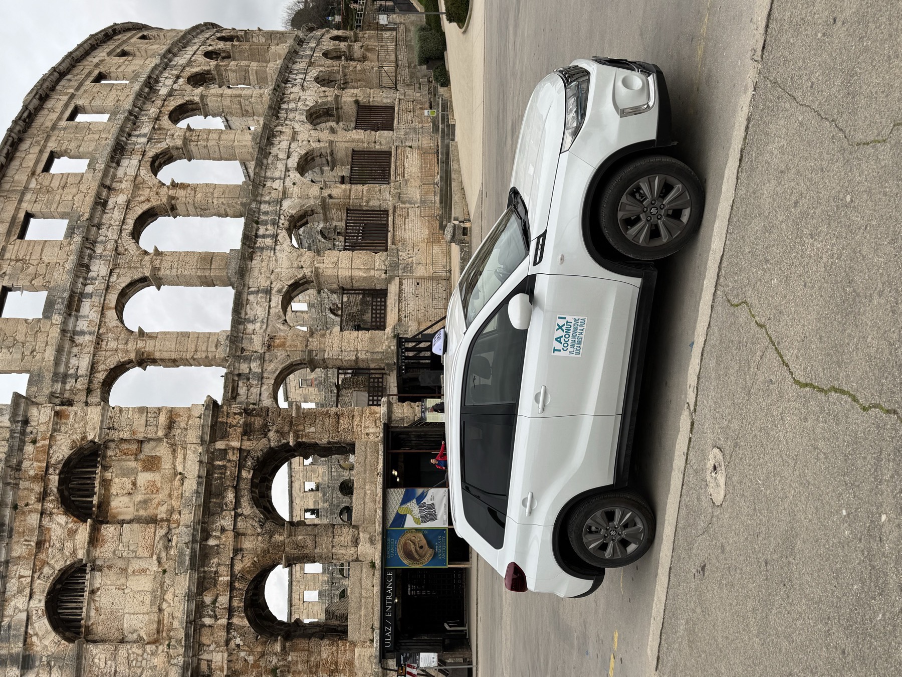 COCONUT taxi vozilo - bočni pogled